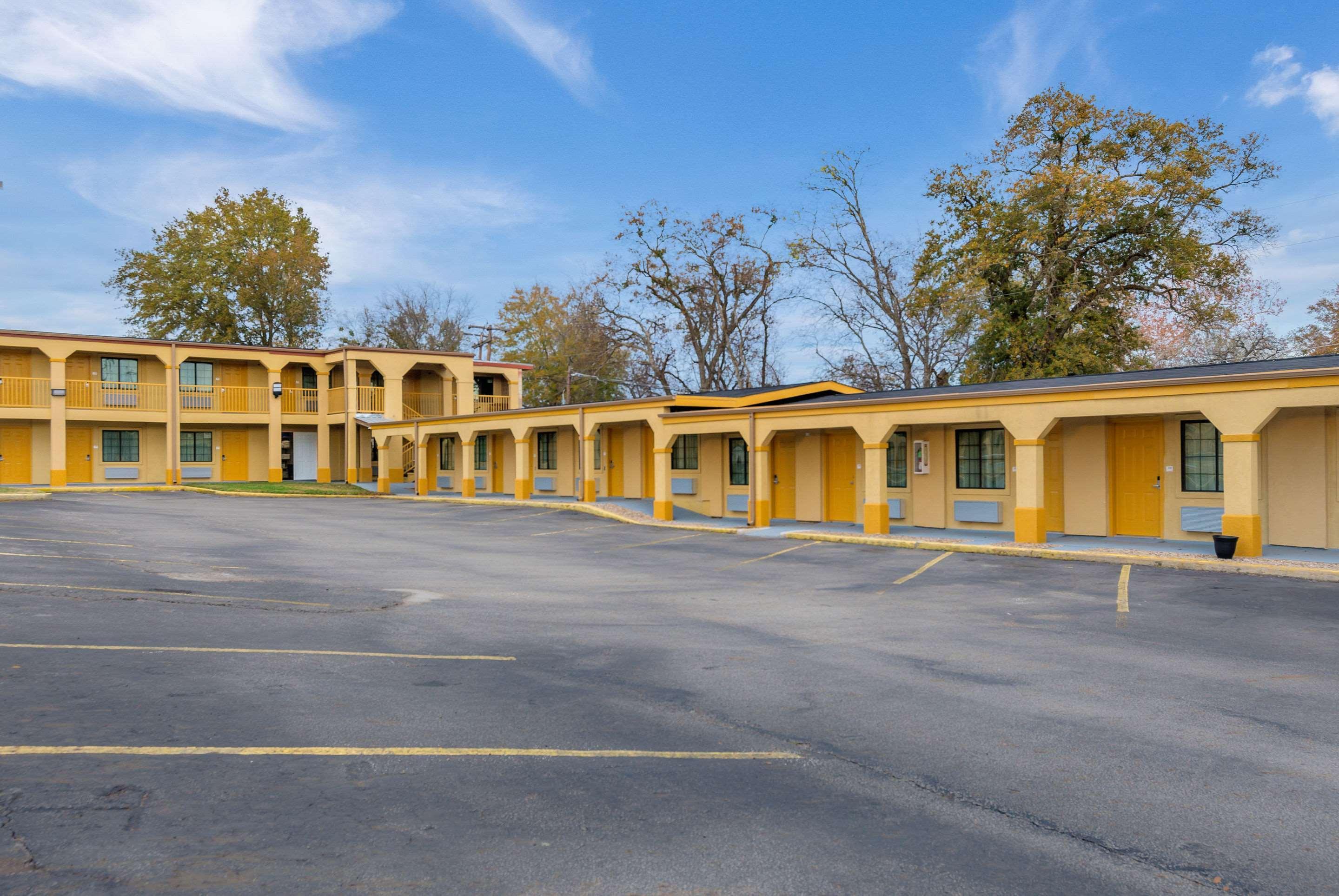 Отель Super 8 By Wyndham Palestine Tx Экстерьер фото
