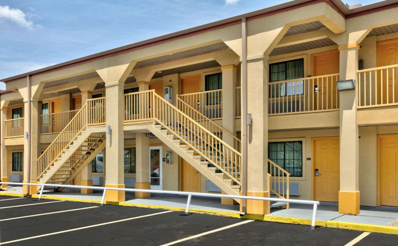 Отель Super 8 By Wyndham Palestine Tx Экстерьер фото